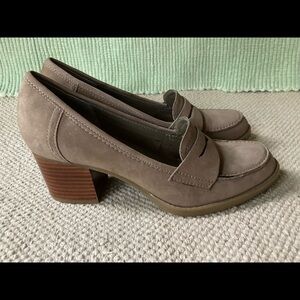 Marc Fisher Womens Kendall 2 Taupe Nubuck Block Heel Shoes - Size 6.5M